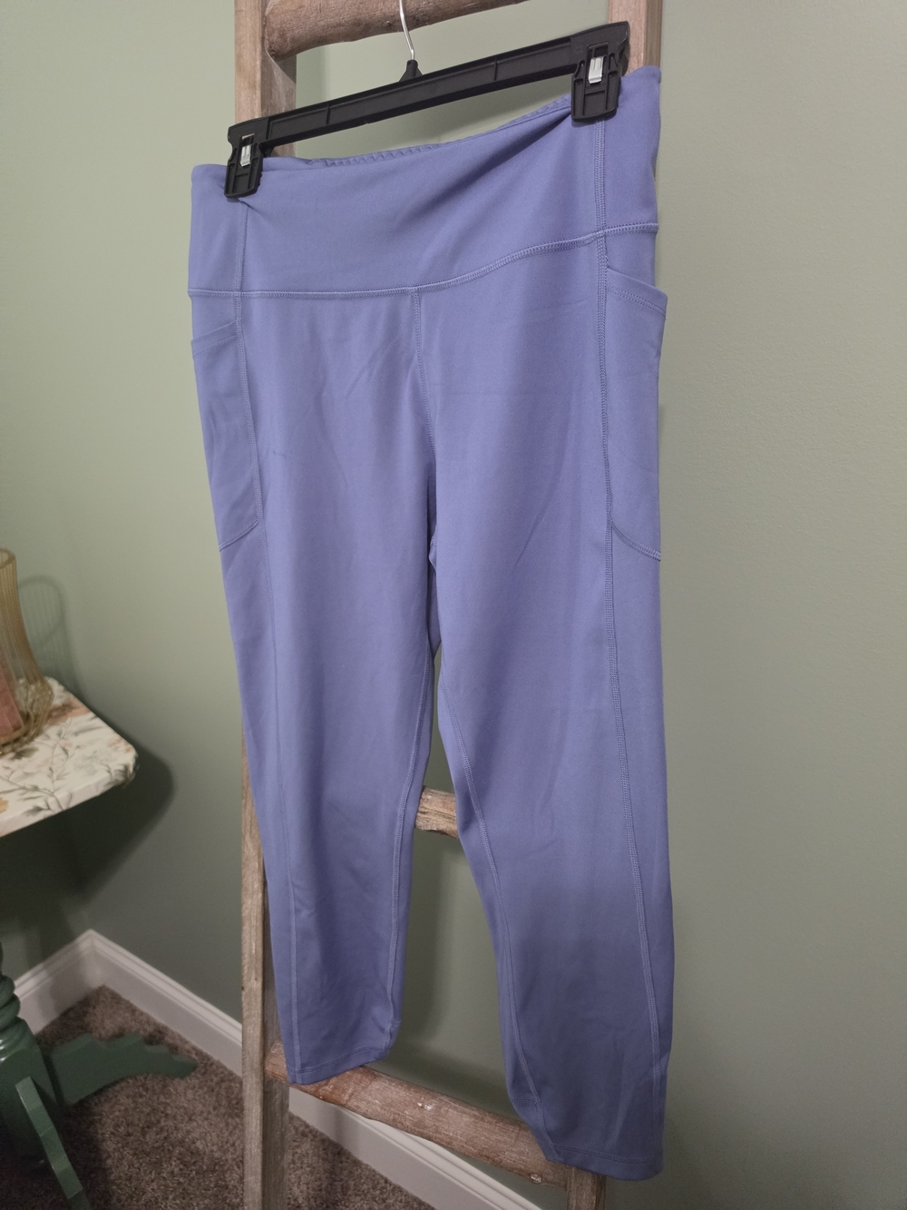 Victoria's Secret Lavender Capri Leggings with Side Pockets